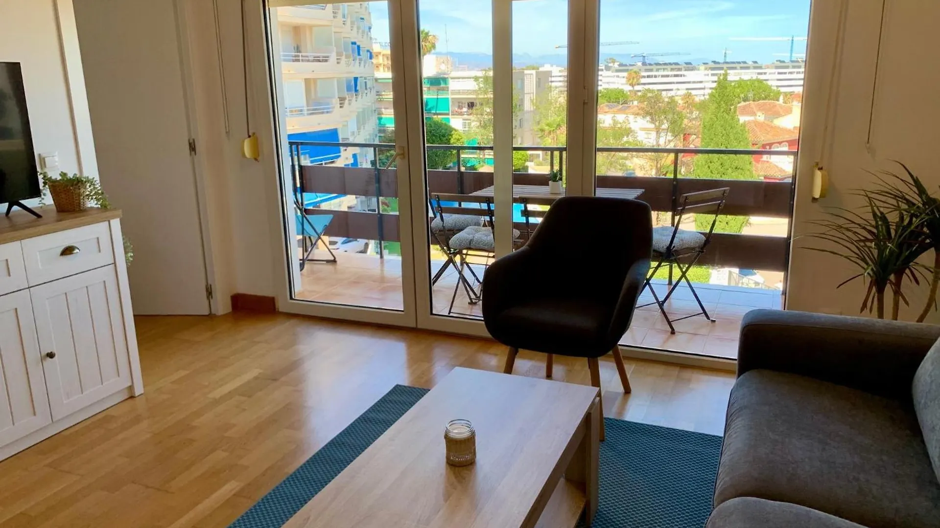 Comodo Apartamento En Los Alamos, 托雷莫利诺斯 公寓