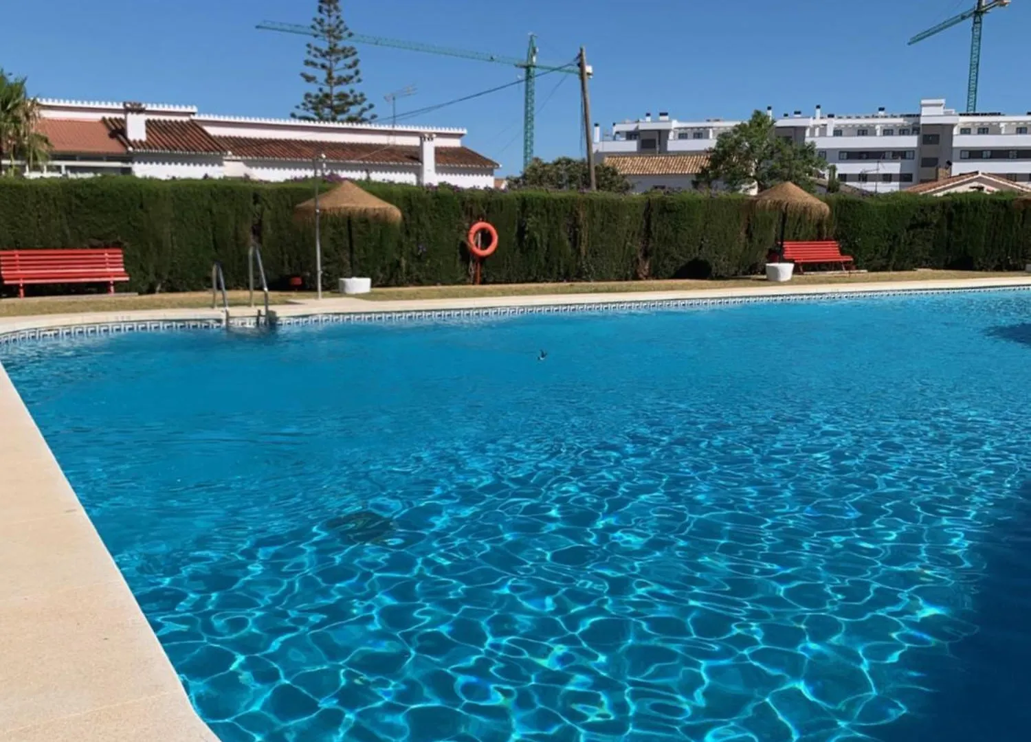 Comodo Apartamento En Los Alamos, 托雷莫利诺斯 公寓